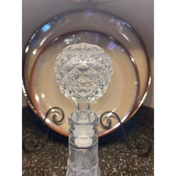 Beautiful Vintage crystal cut glass decanter. Pristine condition. - Picture 3 of 6